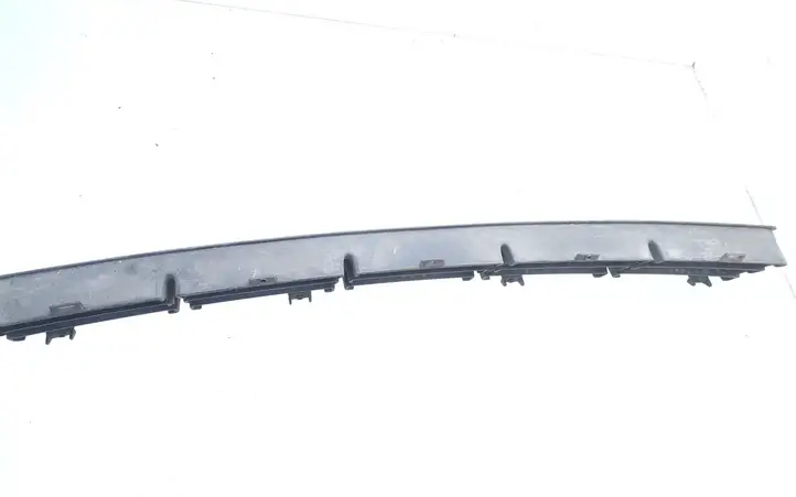 Volkswagen Golf IV   1J0853677D Нижняя решётка (из трех частей)