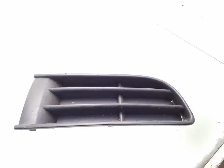 Volkswagen Polo (2001 - 2005) 6Q0853666 Нижняя решетка переднего бампера — фото 1