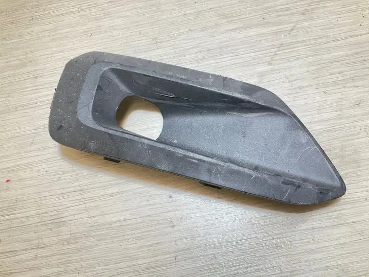 Volvo XC40 (2017 - )  31449343 Нижняя решётка (из трех частей)