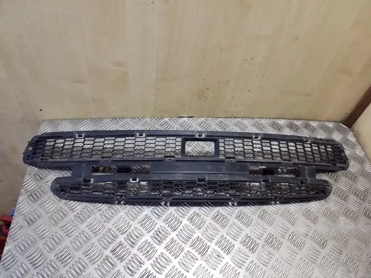 Tesla Model S (2016 - 2021) 103821100A Нижняя решетка переднего бампера — фото 1