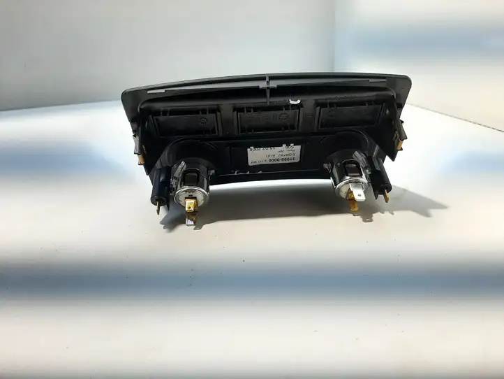 BMW 3 E90 E91 (2005 - 2012) 7034100 Накладка прикуривателя — фото 2