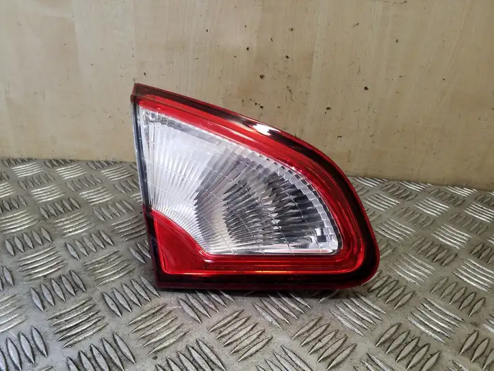 Nissan Qashqai (2010 - 2013) B26555BR01A Задний фонарь в крышке багажника — фото 1