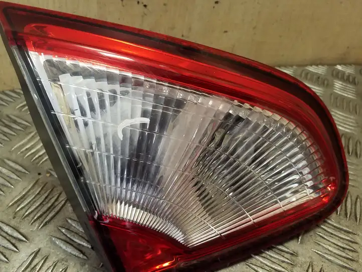 Nissan Qashqai (2010 - 2013) B26555BR01A Задний фонарь в крышке багажника — фото 5