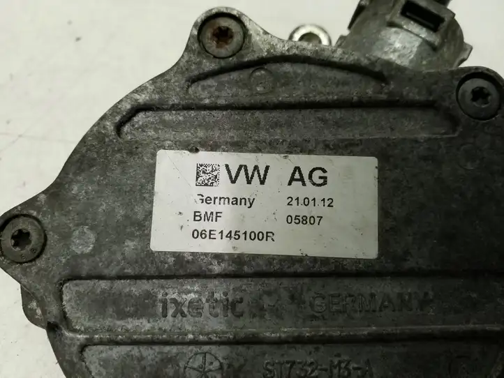 Audi A6 C7 (2011 - 2014) 06E145100R Вакуумный насос — фото 4