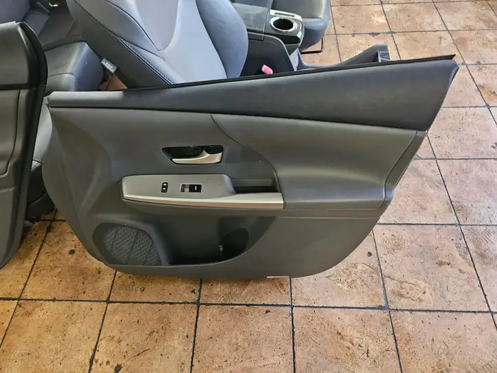 Toyota Prius+ (ZVW40) (2011 - 2018) Комплект отделки дверей — фото 2