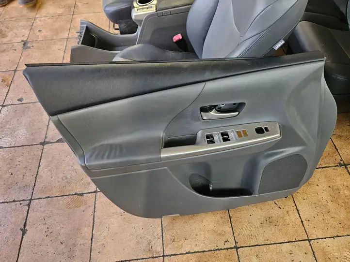 Toyota Prius+ (ZVW40) (2011 - 2018) Комплект отделки дверей — фото 11