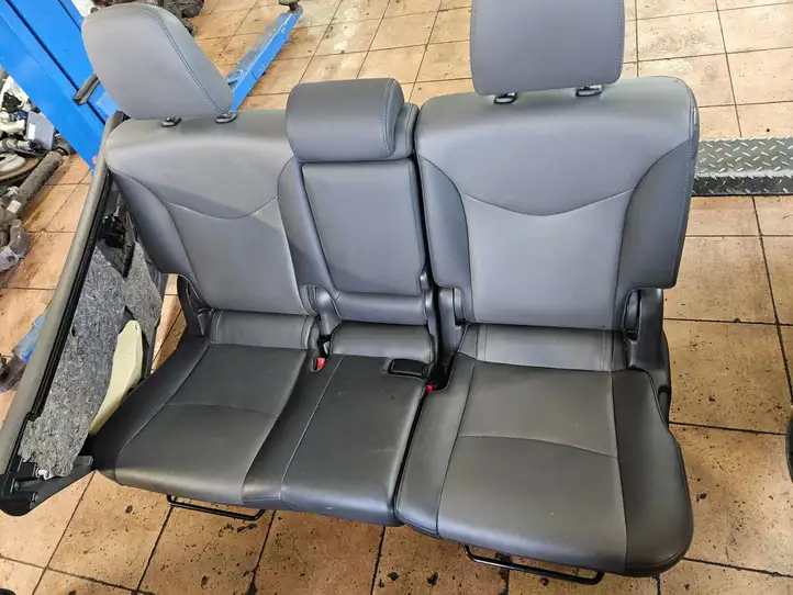 Toyota Prius+ (ZVW40) (2011 - 2018) Комплект отделки дверей — фото 12