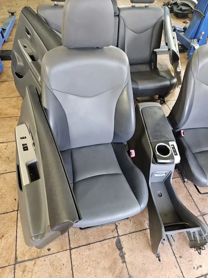 Toyota Prius+ (ZVW40) (2011 - 2018) Комплект отделки дверей — фото 13