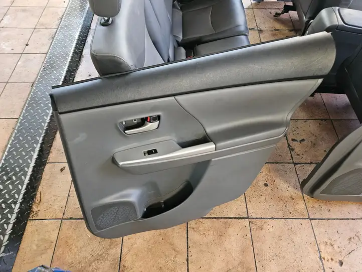 Toyota Prius+ (ZVW40) (2011 - 2018) Комплект отделки дверей — фото 14