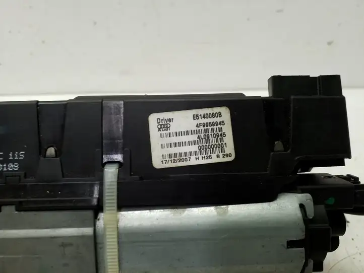 Audi Q7 4L (2005 - 2009) 4L0827851C Доводчик крышки багажника — фото 4
