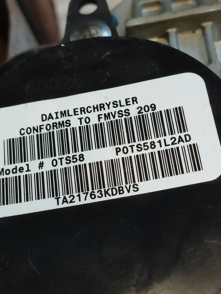 Chrysler Pacifica (2003 - 2008) P0TS581L2AD Передний ремень безопасности — фото 2