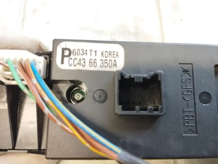Mazda 5 (2005 - 2010) P6034T1 Кнопка стеклоподъемников — фото 4