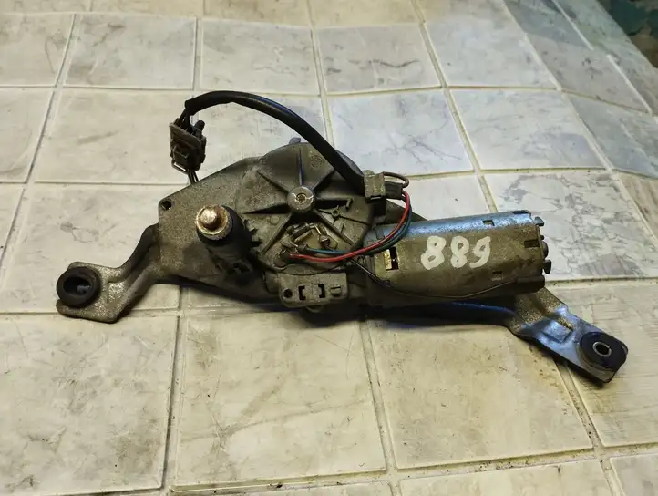 Nissan Almera N16 (2000 - 2010) 28710BM415T Двигатель стеклоочистителя заднего стекла — фото 1