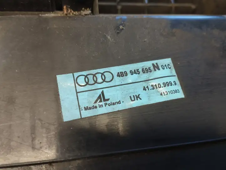 Audi A6 S6 C5 4B (1997 - 2001) 4B9945695 Подсветка номера — фото 8