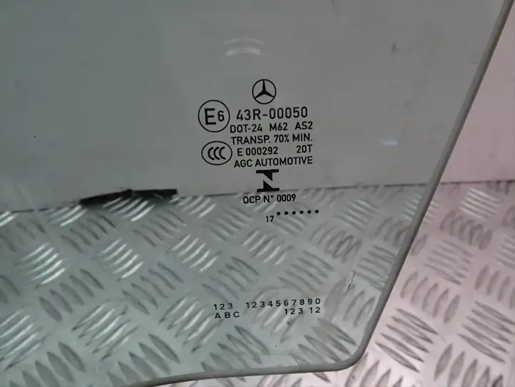 Mercedes-Benz C W205 (2014 - 2021) Стекло передней двери — фото 2