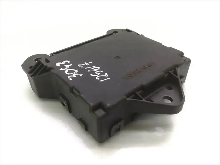 Toyota Prius (XW20) (2003 - 2009) 88650-47051 Блок управления климат-контролем — фото 3