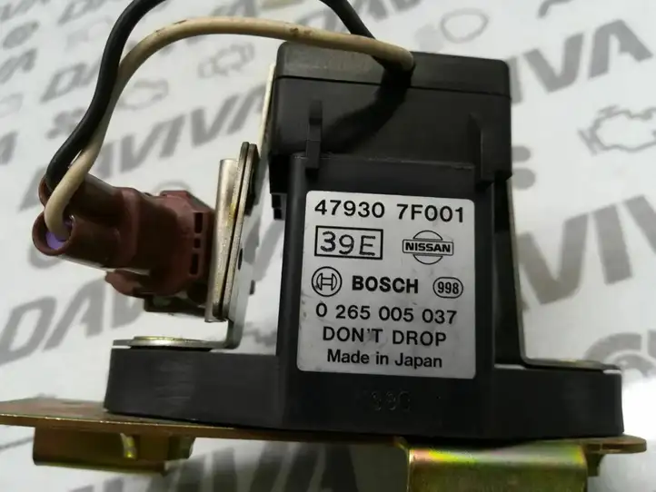 Nissan Terrano (1992 - 2006) 479307F001 Датчик удара SRS — фото 4