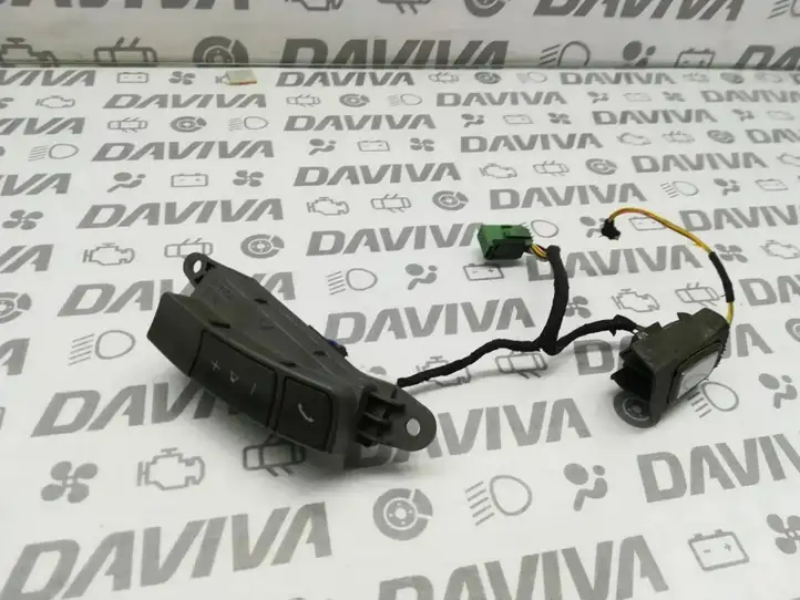 BMW 7 E65 E66 (2001 - 2008) 6911584 Кнопки на рулевом колесе — фото 1