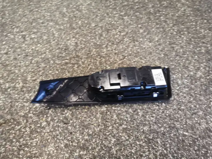 BMW 5 E60 E61 (2004 - 2010) 6943241 Кнопка стеклоподъемников — фото 2