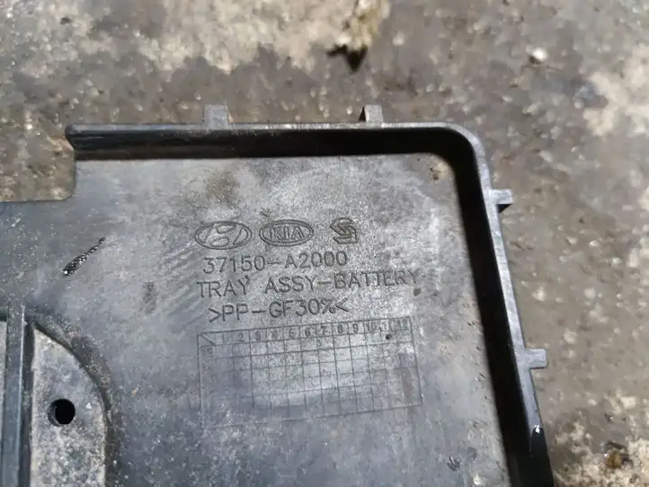 Kia Ceed (2012 - 2015) 37150A2000 Площадка аккумулятора — фото 2