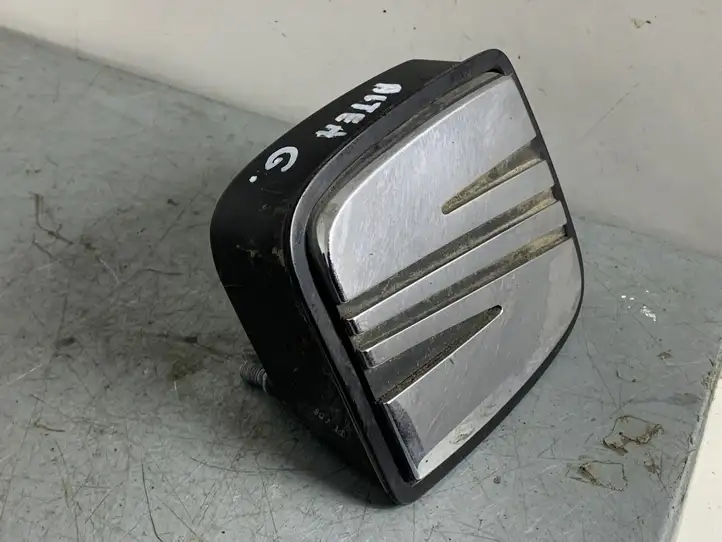 Seat Altea (2004 - 2009) Кнопка закрытия крышки багажника — фото 3