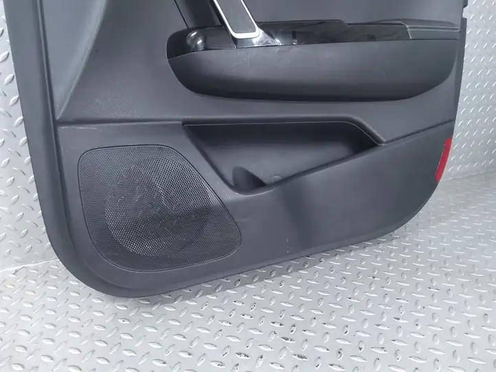 Kia Sportage (2018 - 2021) 82361F1000WK Обшивка передней двери — фото 5