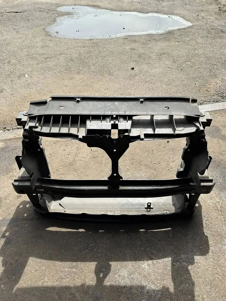 Volkswagen Tiguan (2007 - 2011) 5N0805528D Панель радиаторов двигателя — фото 1
