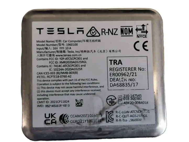 Tesla Model Y (2019 - 2024) 168443500D Прочие блоки управления — фото 2