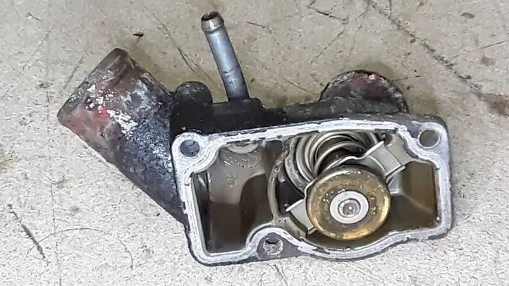 Opel Zafira B (2003 - 2006) Корпус термостата — фото 2