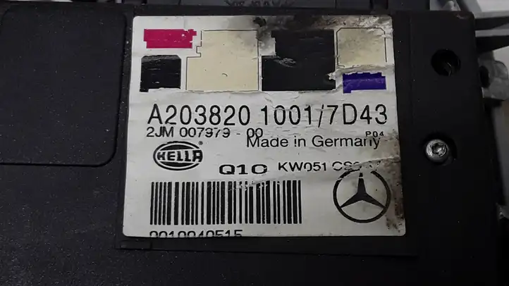 Mercedes-Benz C W203 (2000 - 2007) A2038201001 Передняя подсветка — фото 2