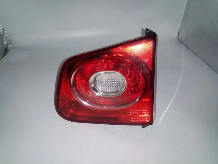 Volkswagen Tiguan (2007 - 2011) 5N0945094B Задний фонарь в крышке багажника — фото 1