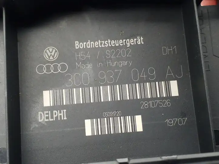 Volkswagen PASSAT B6 (2005 - 2010) 3C0937049AJ Блок управления электропитанием — фото 3