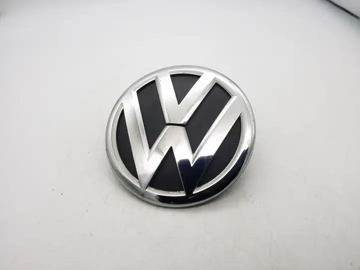 Volkswagen Sharan (2010 - 2015) 7P6853630A Эмблема производителя — фото 1