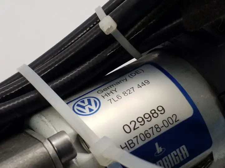 Volkswagen Touareg I (2002 - 2010) 7L6827449 Насос гидропривода багажника — фото 2