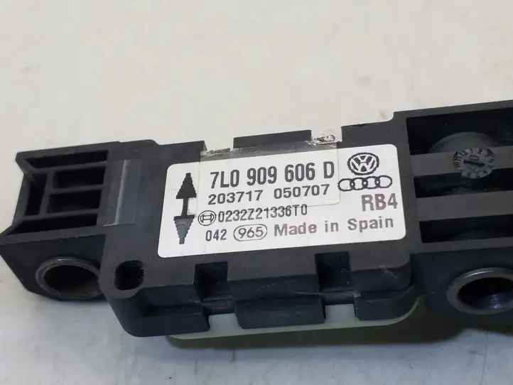 Volkswagen Touareg I (2002 - 2010) 7L0909606D Датчик удара SRS — фото 2