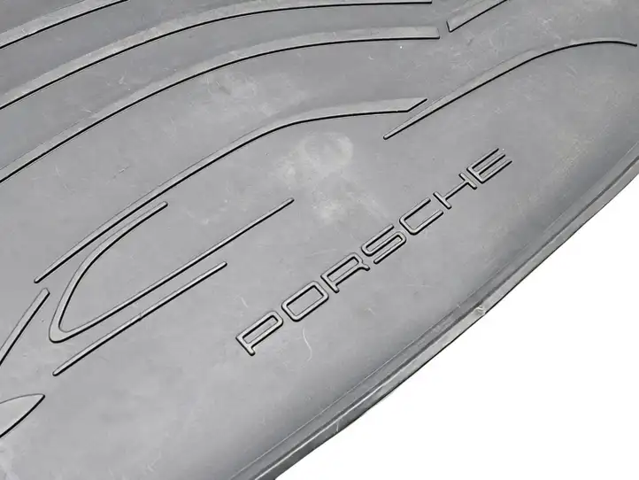 Porsche Cayenne (9Y0 9Y3) (2018 - ) 95804400018 Резиновый коврик багажника — фото 3