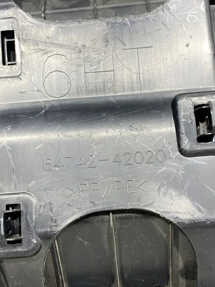 Toyota RAV 4 (XA40) (2012 - 2018) 6474242020 Крышка ящика аккумулятора — фото 9