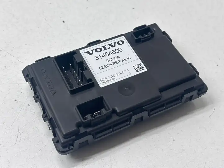 Volvo XC90 (2014 - 2019) 31454600 Реле крюка для прицепа — фото 1