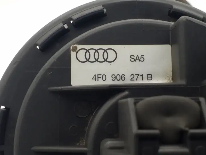Audi A6 S6 C6 4F (2008 - 2011) 4F0906271B Прочие детали моторного отсека — фото 3