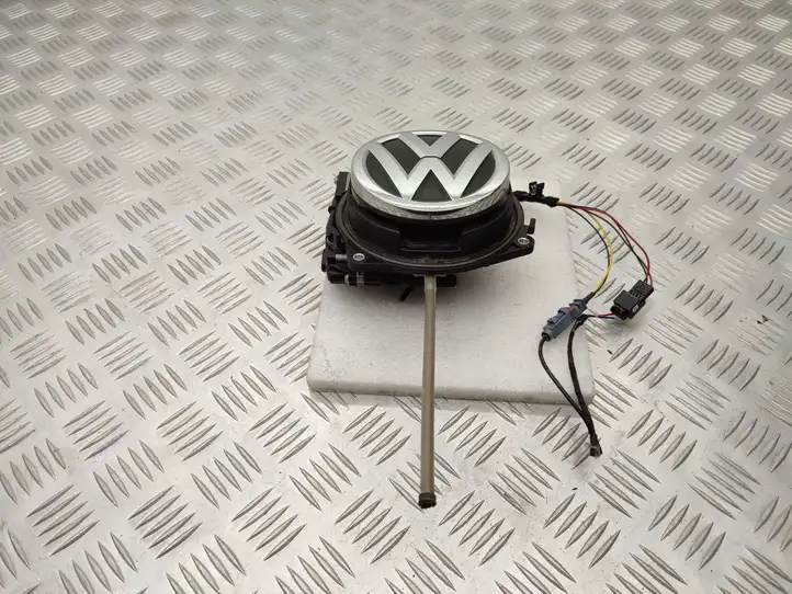 Volkswagen Golf VII (2013 - 2019) 5G0827469F Ручка багажника с камерой — фото 4