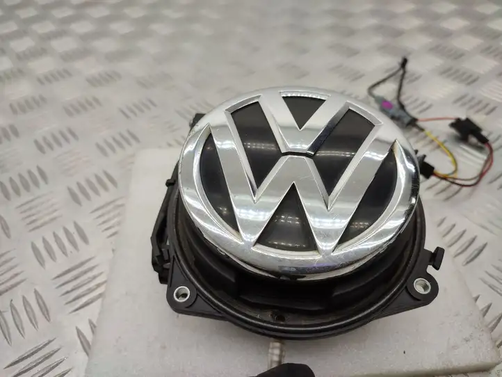Volkswagen Golf VII (2013 - 2019) 5G0827469F Ручка багажника с камерой — фото 15