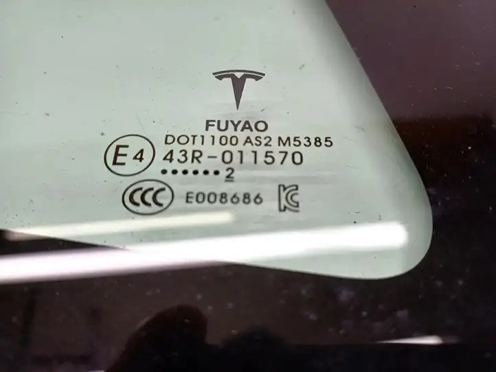 Tesla Model Y (2019 - 2024) 43R-011570 Стекло задней двери — фото 3
