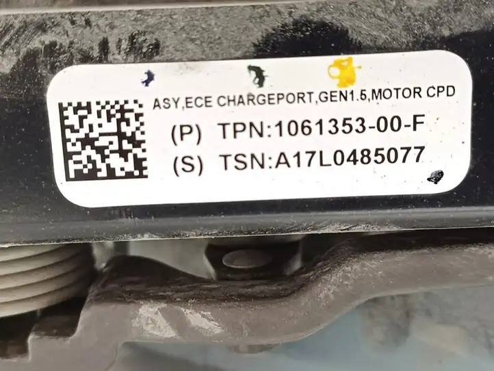 Tesla Model S (2012 - 2016) 1061353-00-F Зарядный разъем электромобиля — фото 4