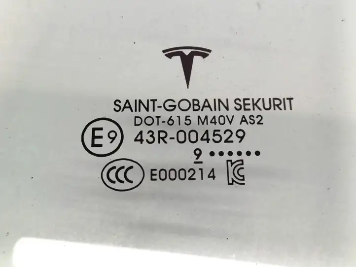 Tesla Model 3 (2017 - 2023) 1077904-99-C Стекло задней двери — фото 4