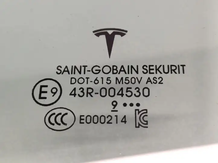 Tesla Model 3 (2017 - 2023) 1077901-99-A Стекло передней двери — фото 4