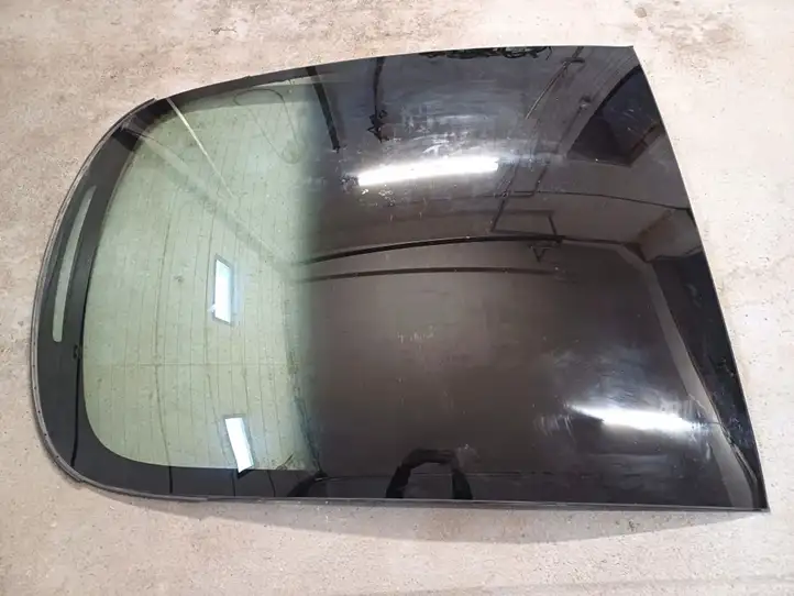 Tesla Model 3 (2017 - 2023) 1647645-00-B Заднее стекло — фото 1