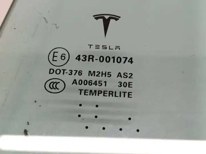 Tesla Model S (2012 - 2016) 6006335-00-D Стекло задней двери — фото 3