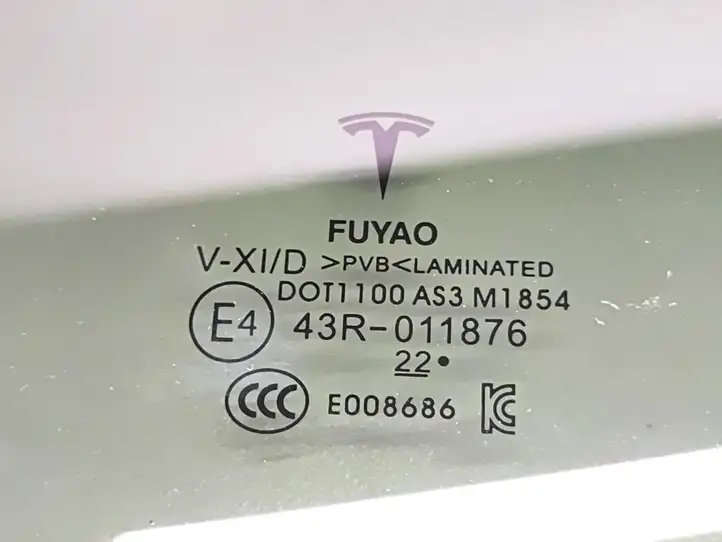 Tesla Model Y (2019 - 2024) 1666510-00-C Стекло задней двери — фото 3