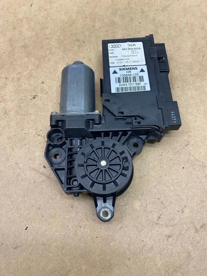 Audi A4 S4 B6 8E 8H (2000 - 2006) 8E0959802A Стеклоподъемник задней двери — фото 1