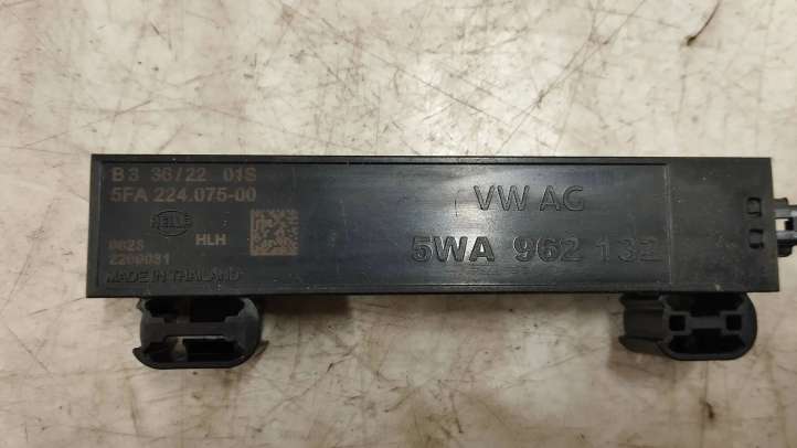 5wa962132 Audi A3 8Y Interjero komforto antena